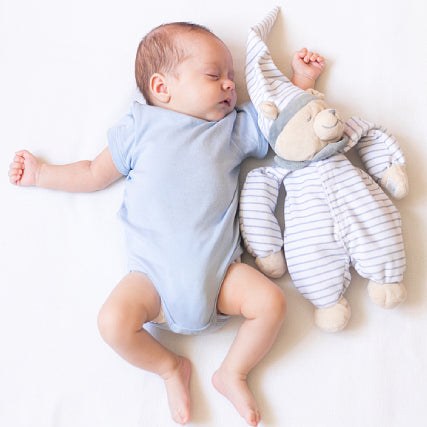 A Guide On How To Help Your Baby To Sleep On Their Own